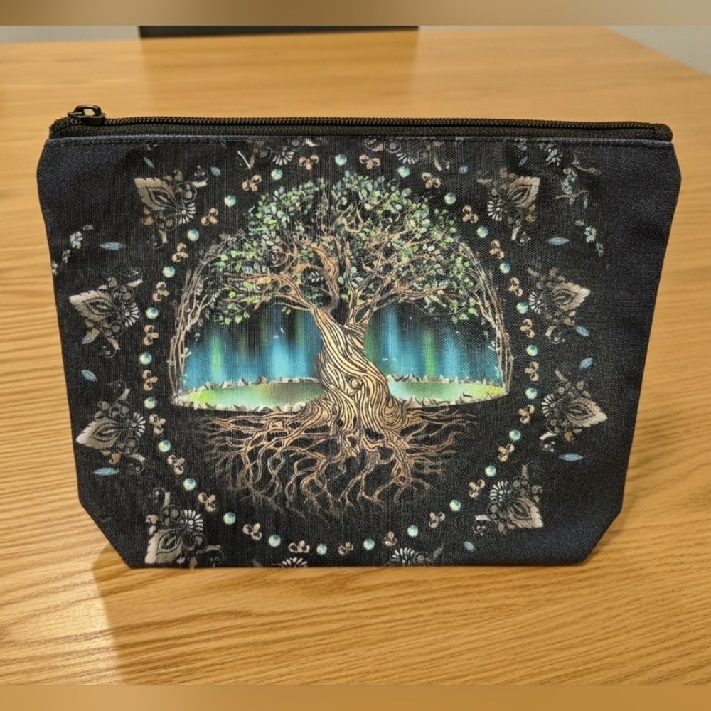 NWT Whimsical Cosmetic Bag With A Tree Of Life Design  (0054)